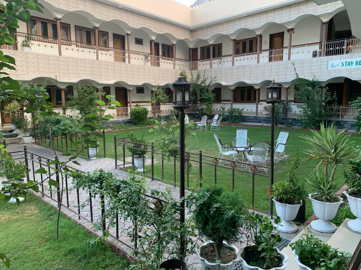 Park Hotel Gilgit Buitenkant foto