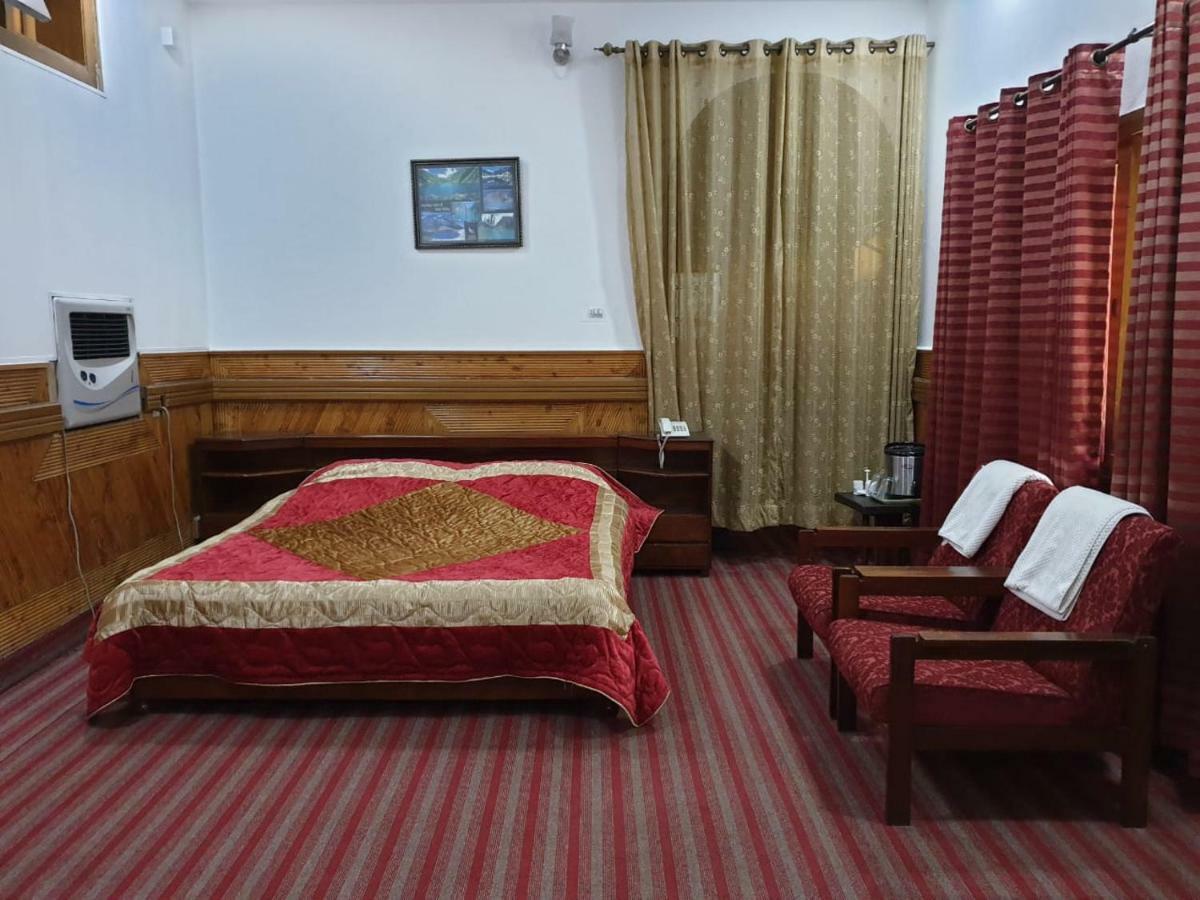 Park Hotel Gilgit Buitenkant foto